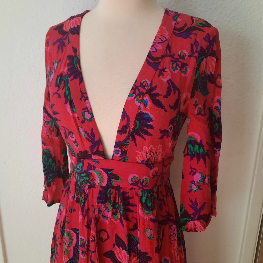Topshop tropical floral dress with plunge neckline 🌸